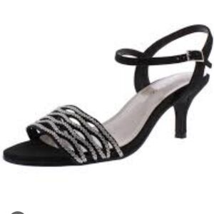 Caparros Quirin Strappy Heels Rhinestone Accents Women's size7.5.New Condition